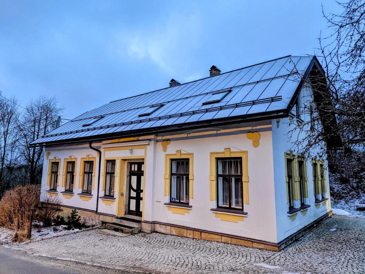 Chalupa kde bejval krám ★ sauna ★ kulečník ★ pinec Vysoké nad Jizerou Esterno foto